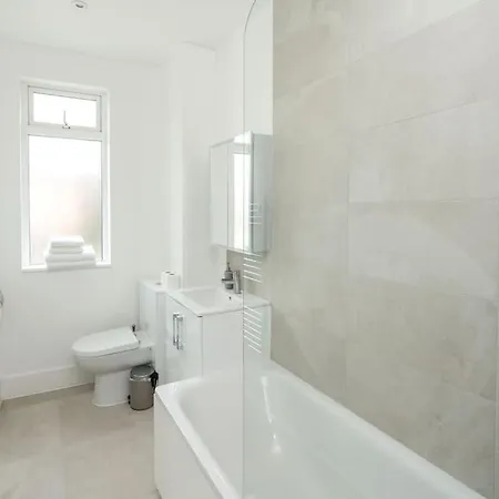 1 Bedroom Flat In Barons Court London Exterior photo