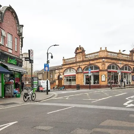 1 Bedroom Flat In Barons Court London Exterior photo