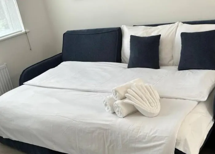 1 Bedroom Flat In Barons Court