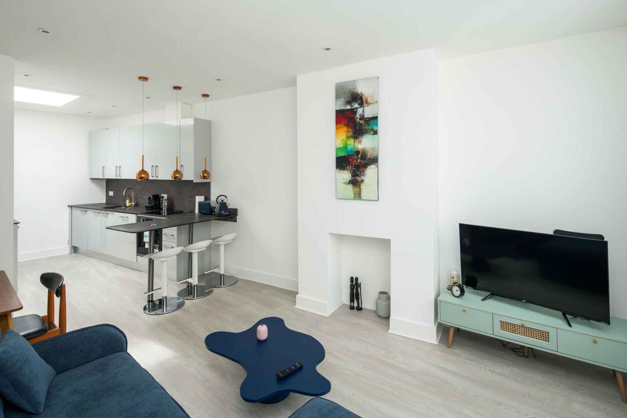 Апартаменты 1 Bedroom Flat In Barons Court *