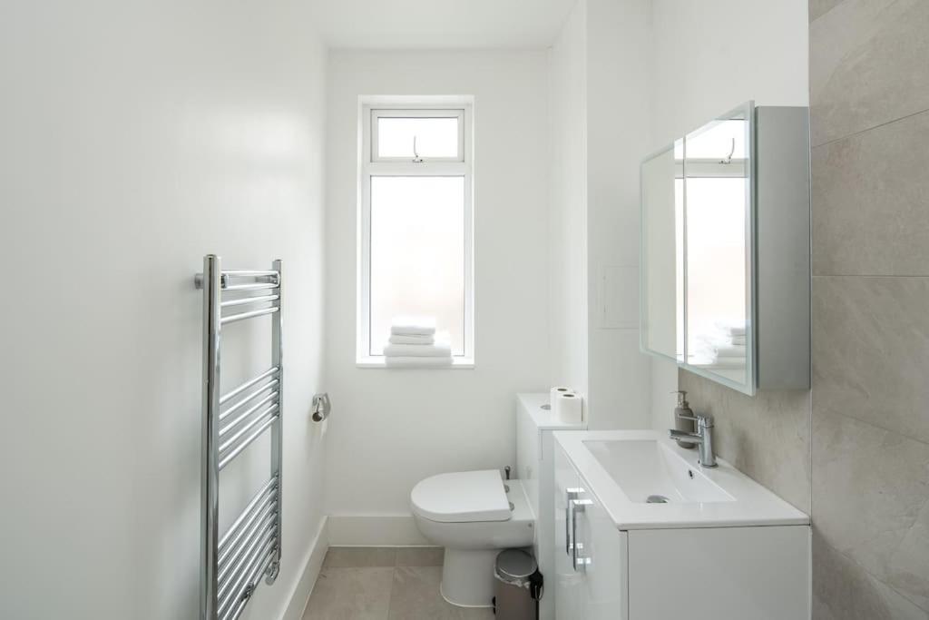 Апартаменты 1 Bedroom Flat In Barons Court