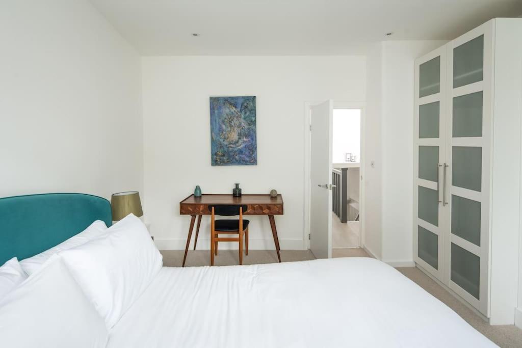 Апартаменты 1 Bedroom Flat In Barons Court