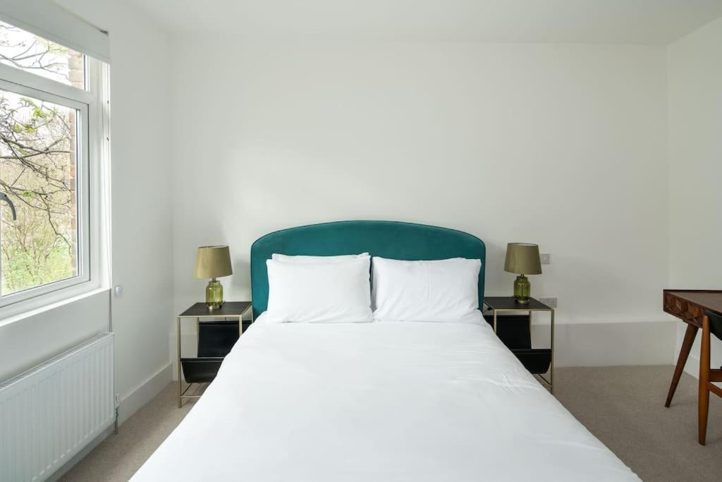 1 Bedroom Flat In Barons Court Апартаменты Лондон