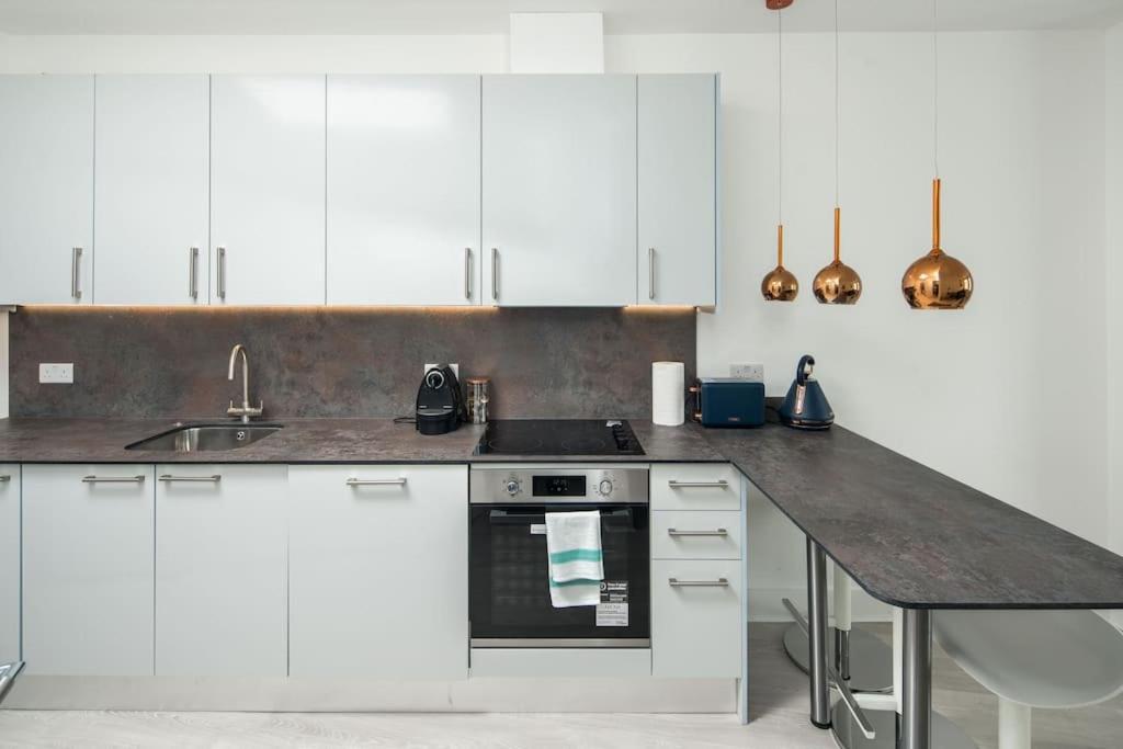 Апартаменты 1 Bedroom Flat In Barons Court Лондон