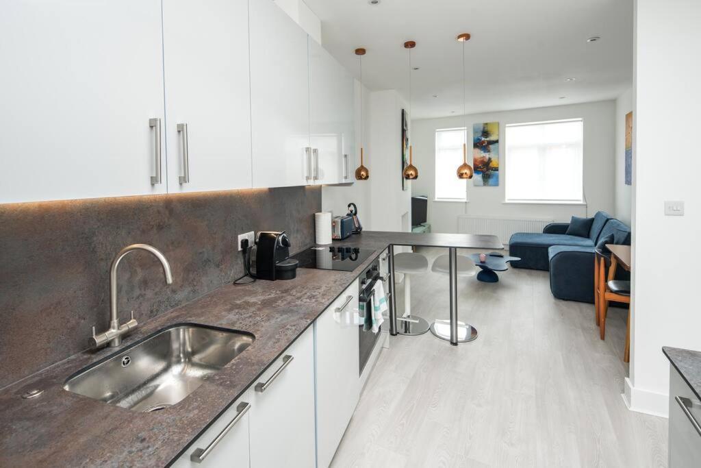 Апартаменты 1 Bedroom Flat In Barons Court