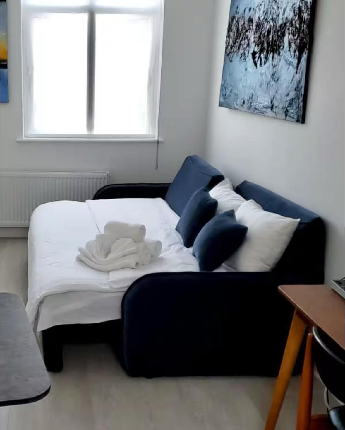 Апартаменты 1 Bedroom Flat In Barons Court Лондон